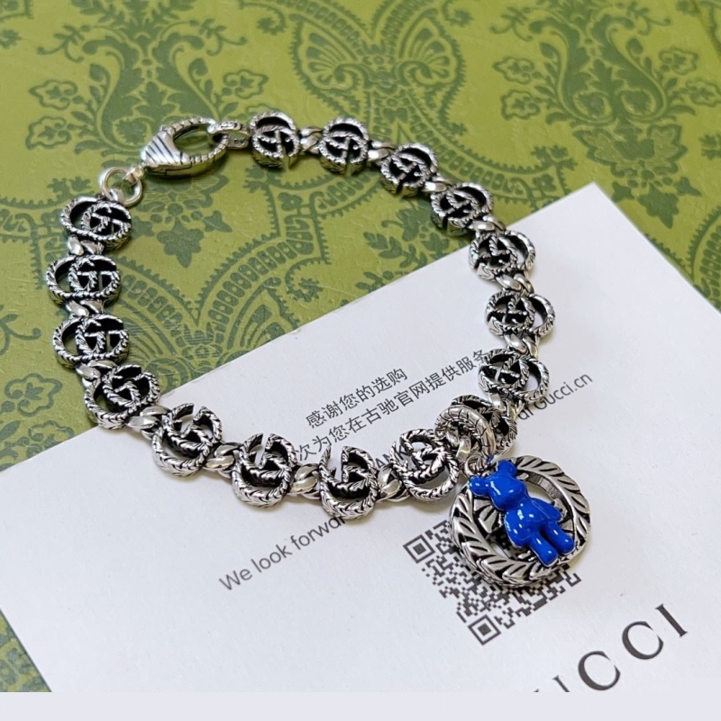G*u*i bracelets